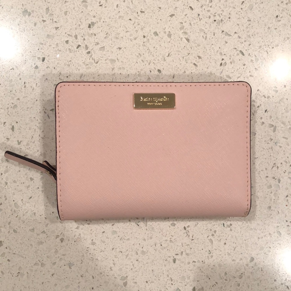 Brand new blush pink wallet! This was a gift but it’s not my style. Never used!
